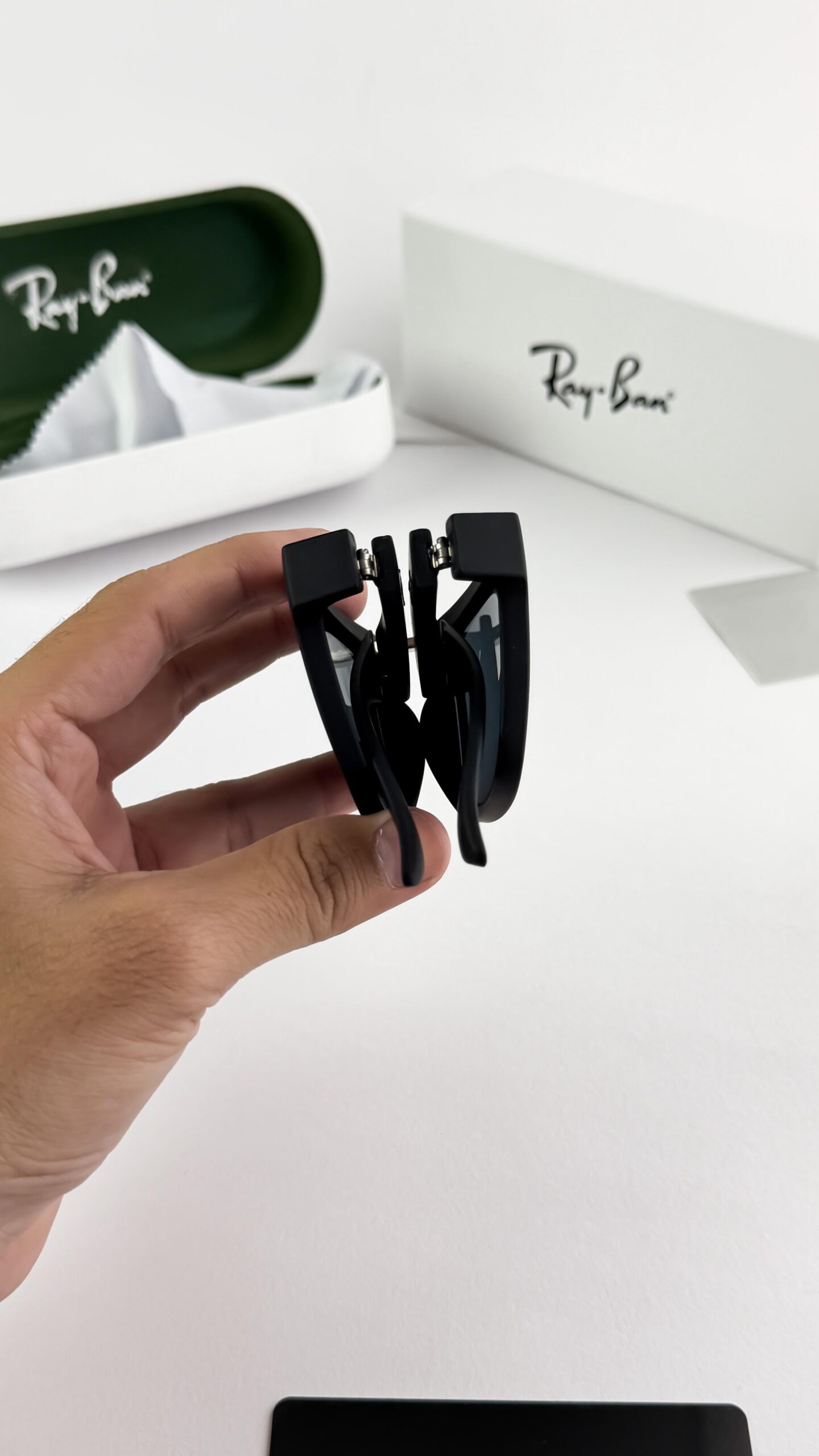 RAY-BAN FOLDING WAYFARER FOR MEN (MODEL NO.4601) - Image 3