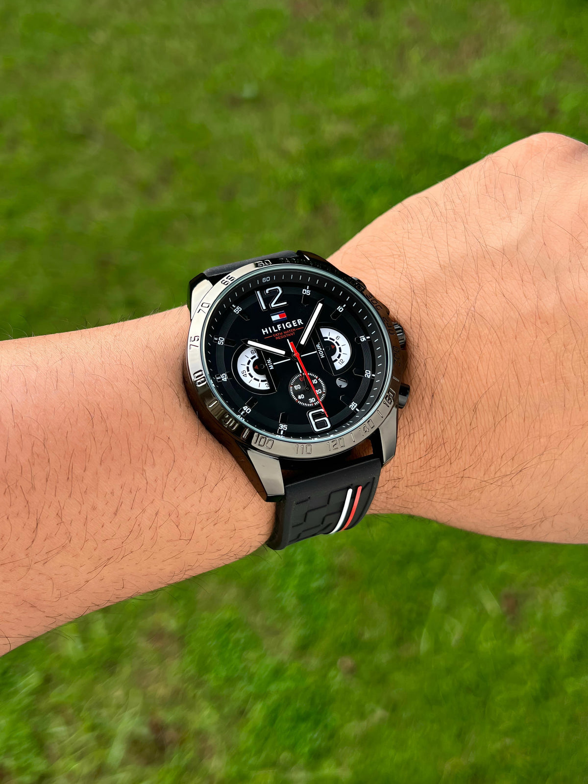 Tommy Hilfiger Decker – The Ultimate Sport-Luxury Statement - Image 4